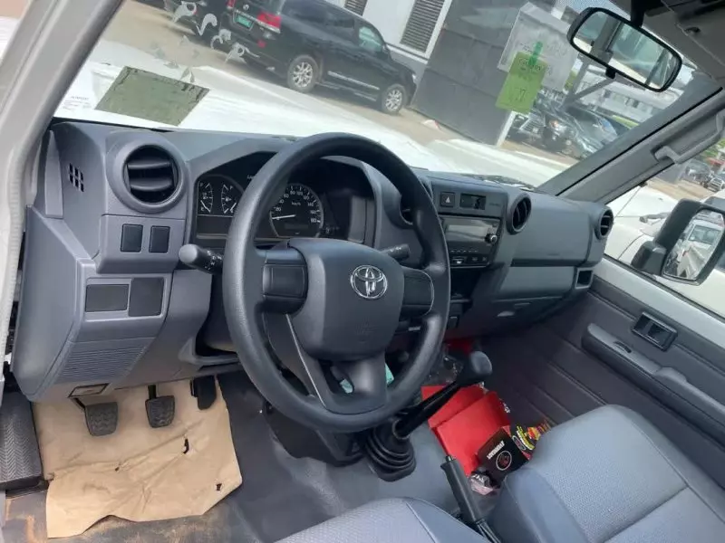 Toyota Land Cruiser Trooper   - 2026