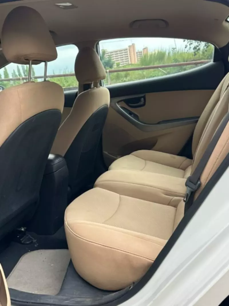 Hyundai Elantra   - 2013