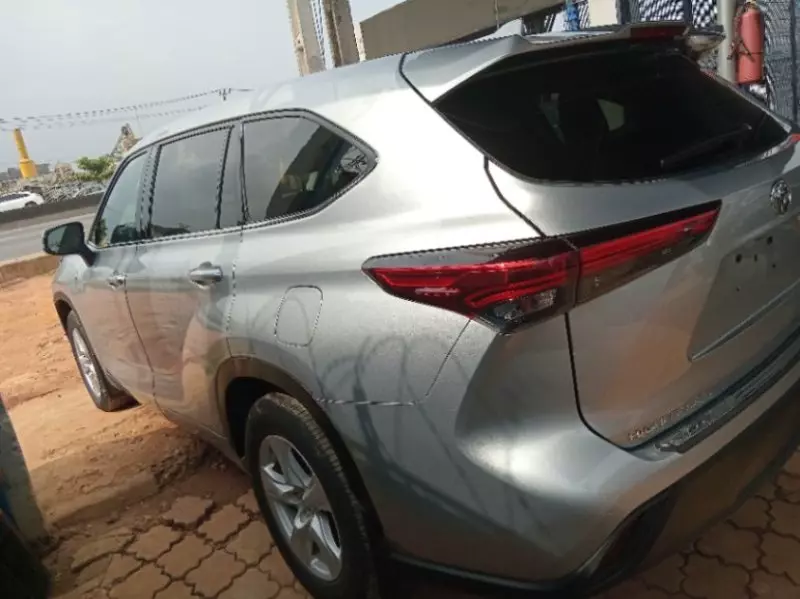 Toyota Highlander   - 2020