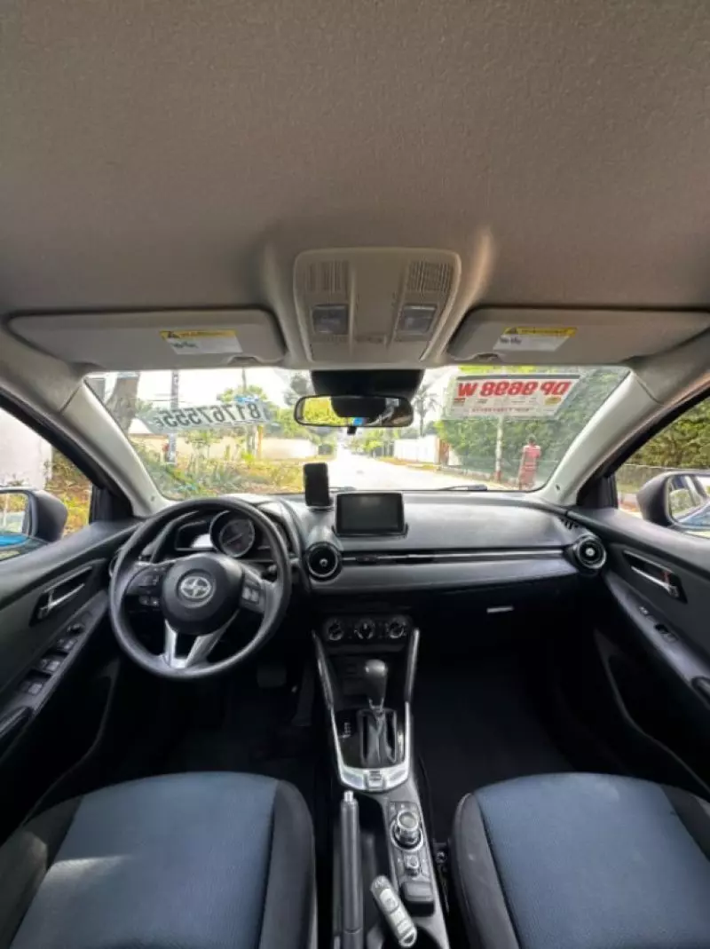 Toyota Yaris   - 2016