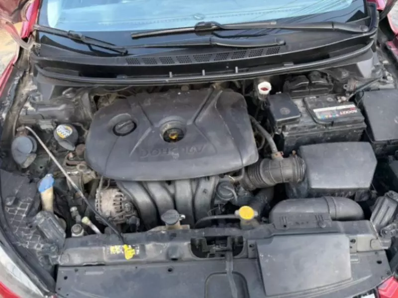 Hyundai Elantra   - 2012