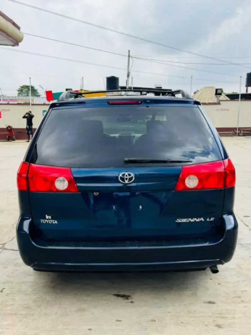 Toyota Sienna   - 2007