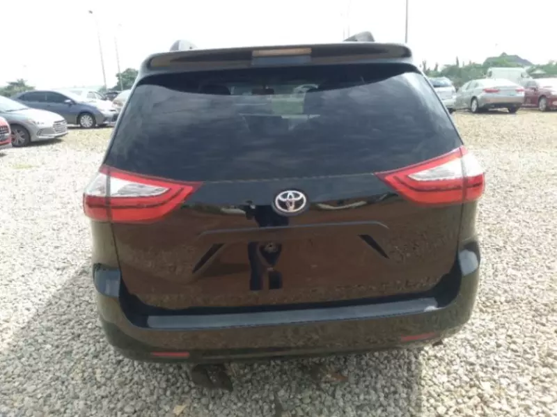 TOYOTA Sienna - 2016