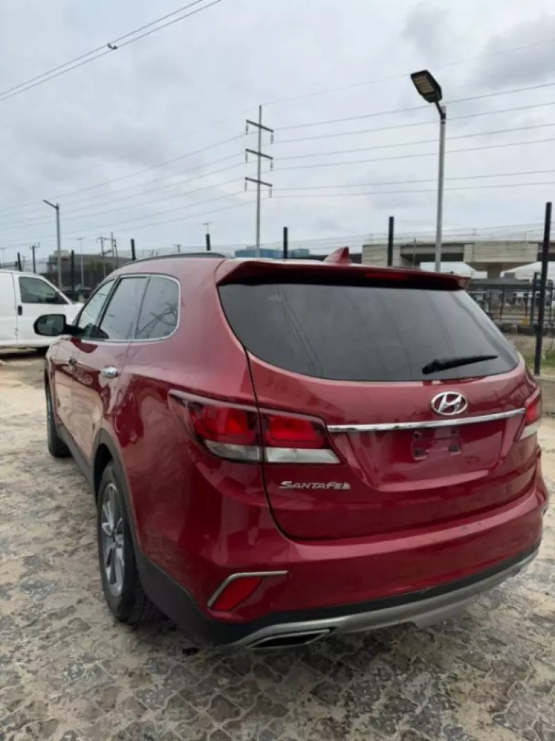 Hyundai Santa Fe - 2017