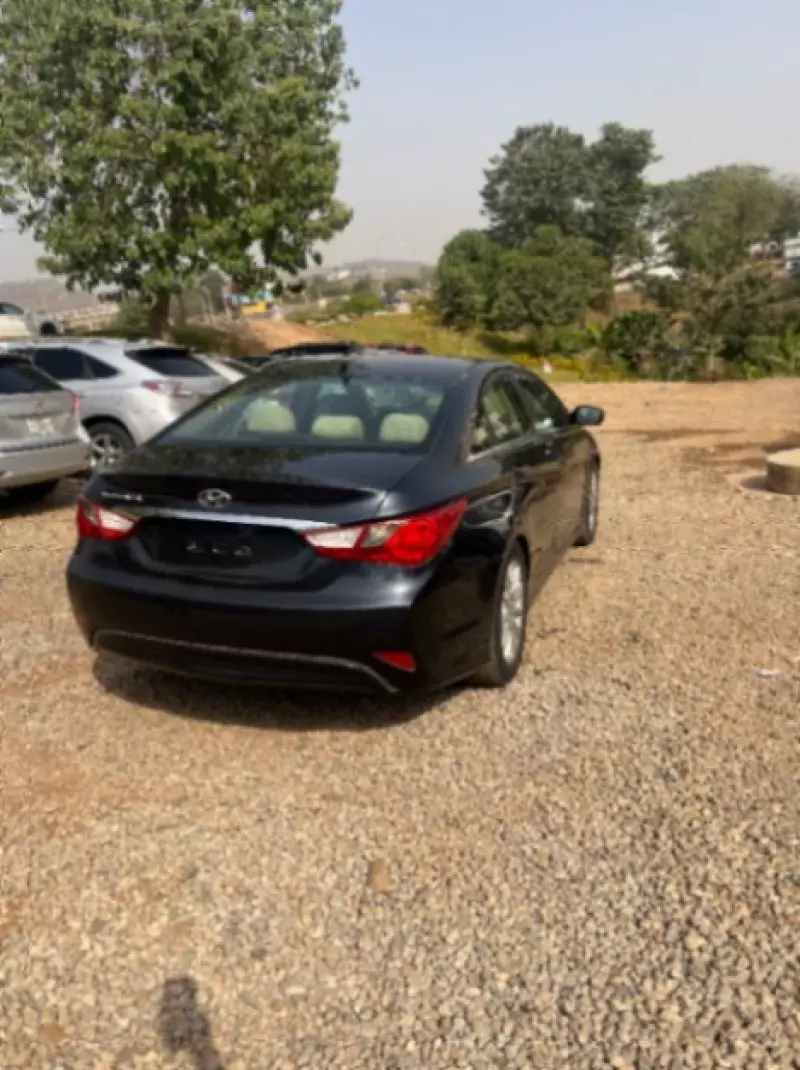 Hyundai Sonata   - 2014