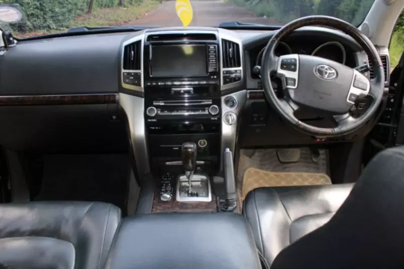 Toyota Land Cruiser V8   - 2014