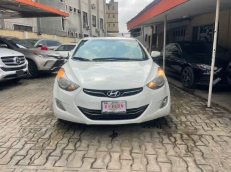 Hyundai Elantra   - 2013