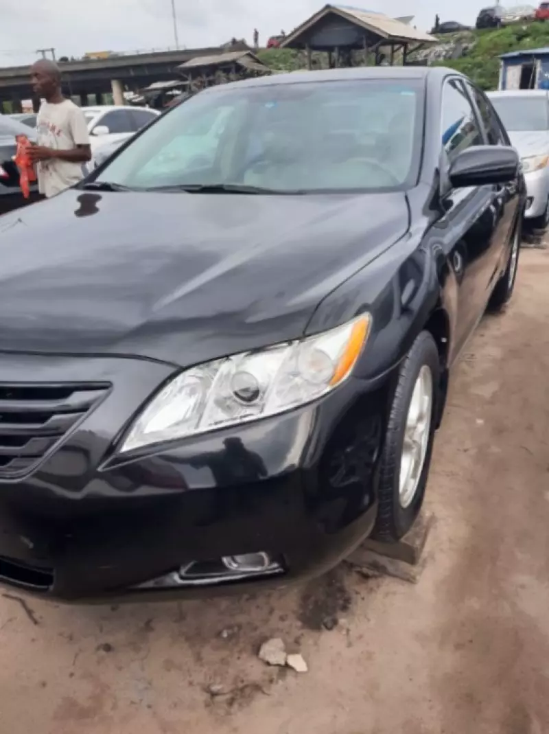 Toyota Camry   - 2009
