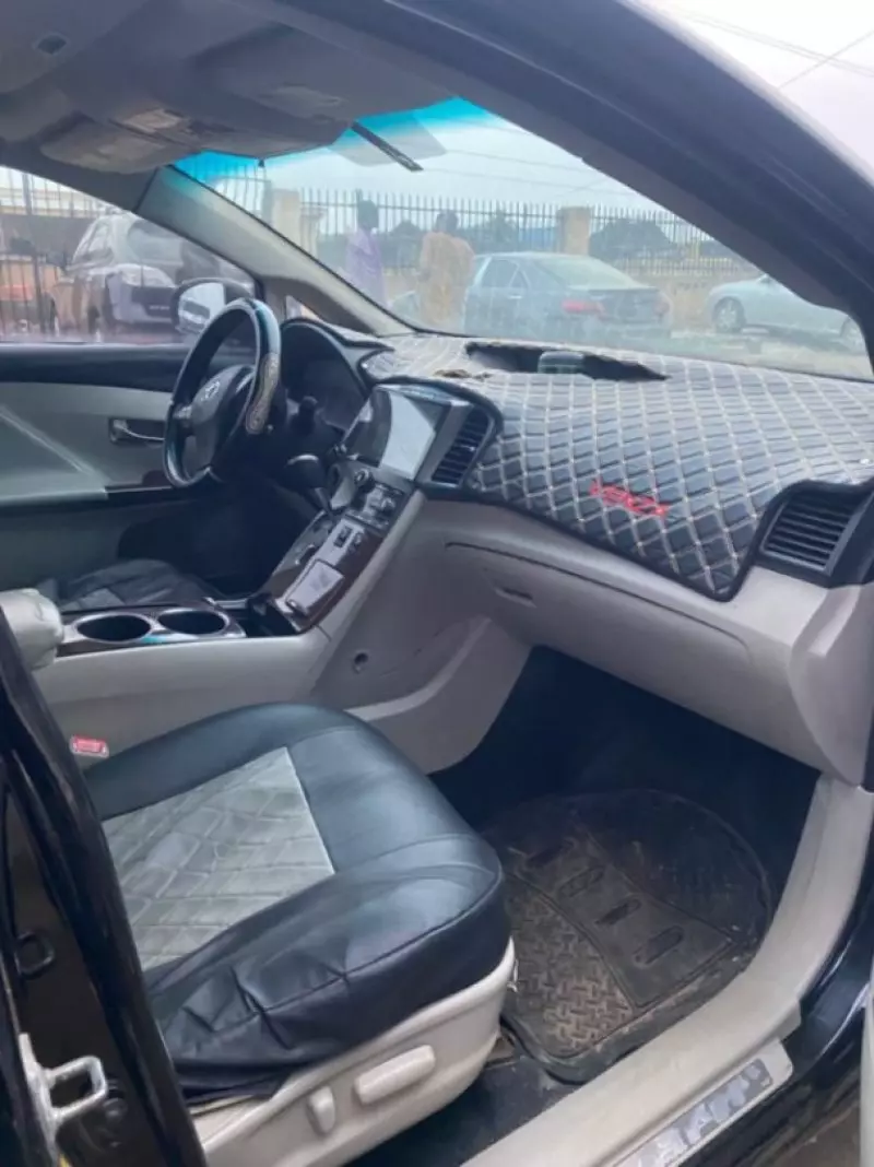 TOYOTA Venza   - 2010