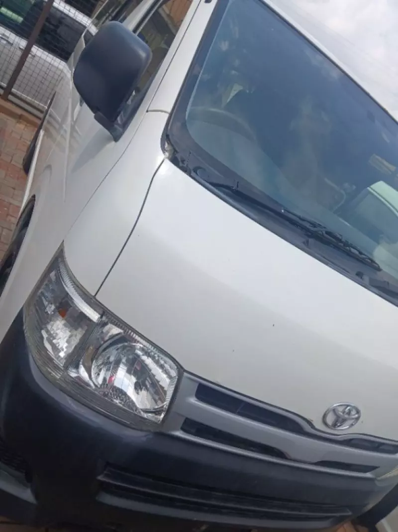 TOYOTA Hiace   - 2013