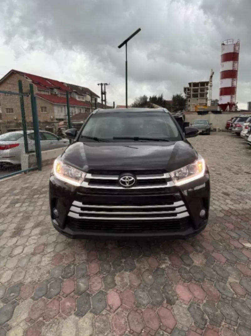 Toyota Highlander   - 2016