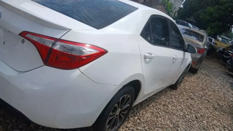TOYOTA Corolla   - 2015