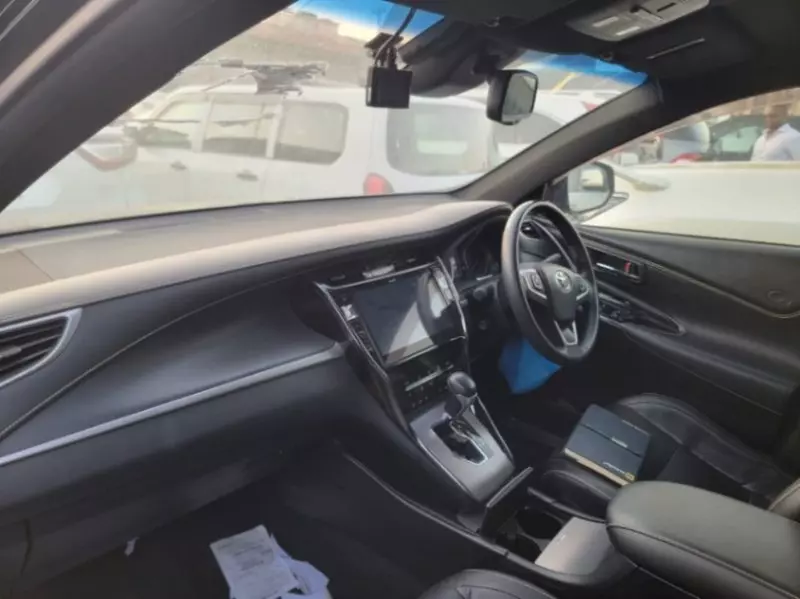 Toyota Harrier   - 2018