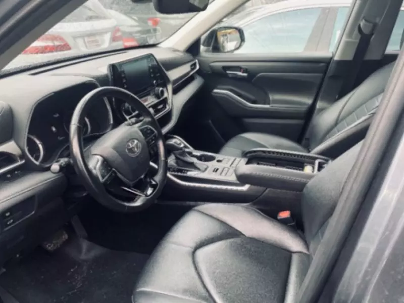 Toyota Highlander   - 2020