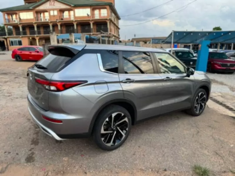Mitsubishi OUTLANDER   - 2022