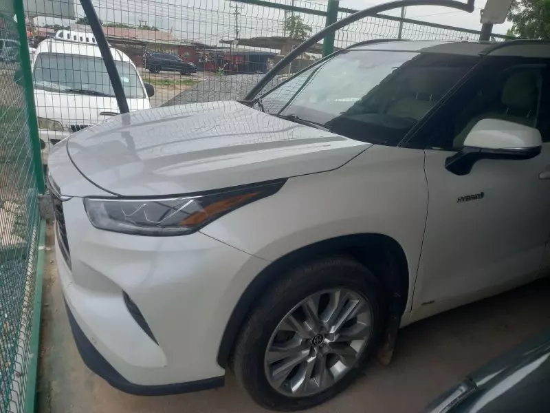 Toyota Highlander   - 2021