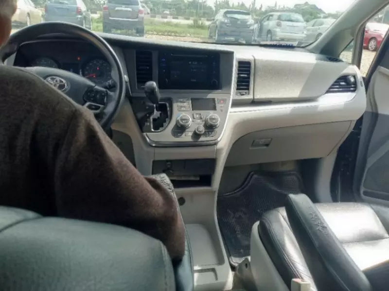 TOYOTA Sienna - 2016