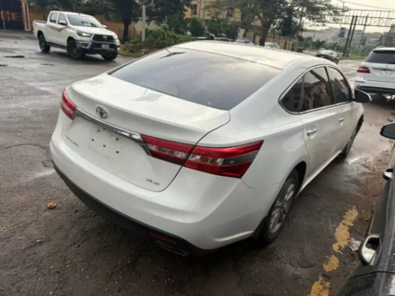 Toyota Avalon   - 2014