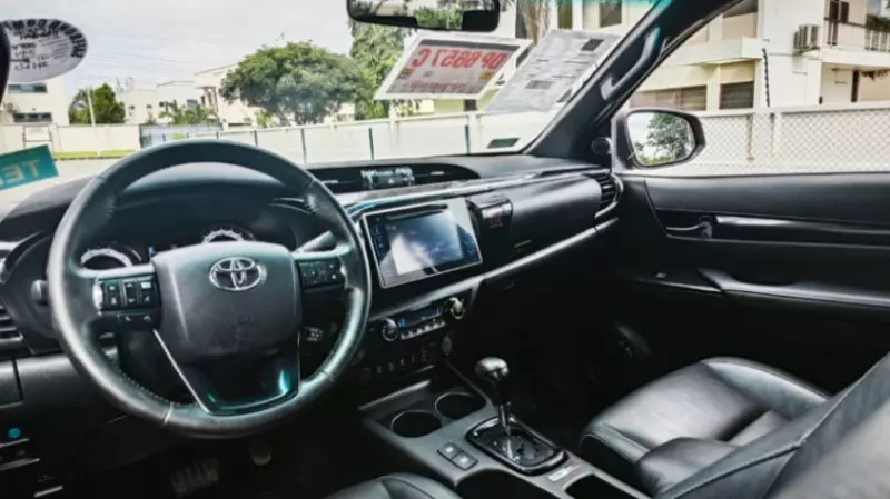 TOYOTA Hilux - 2019