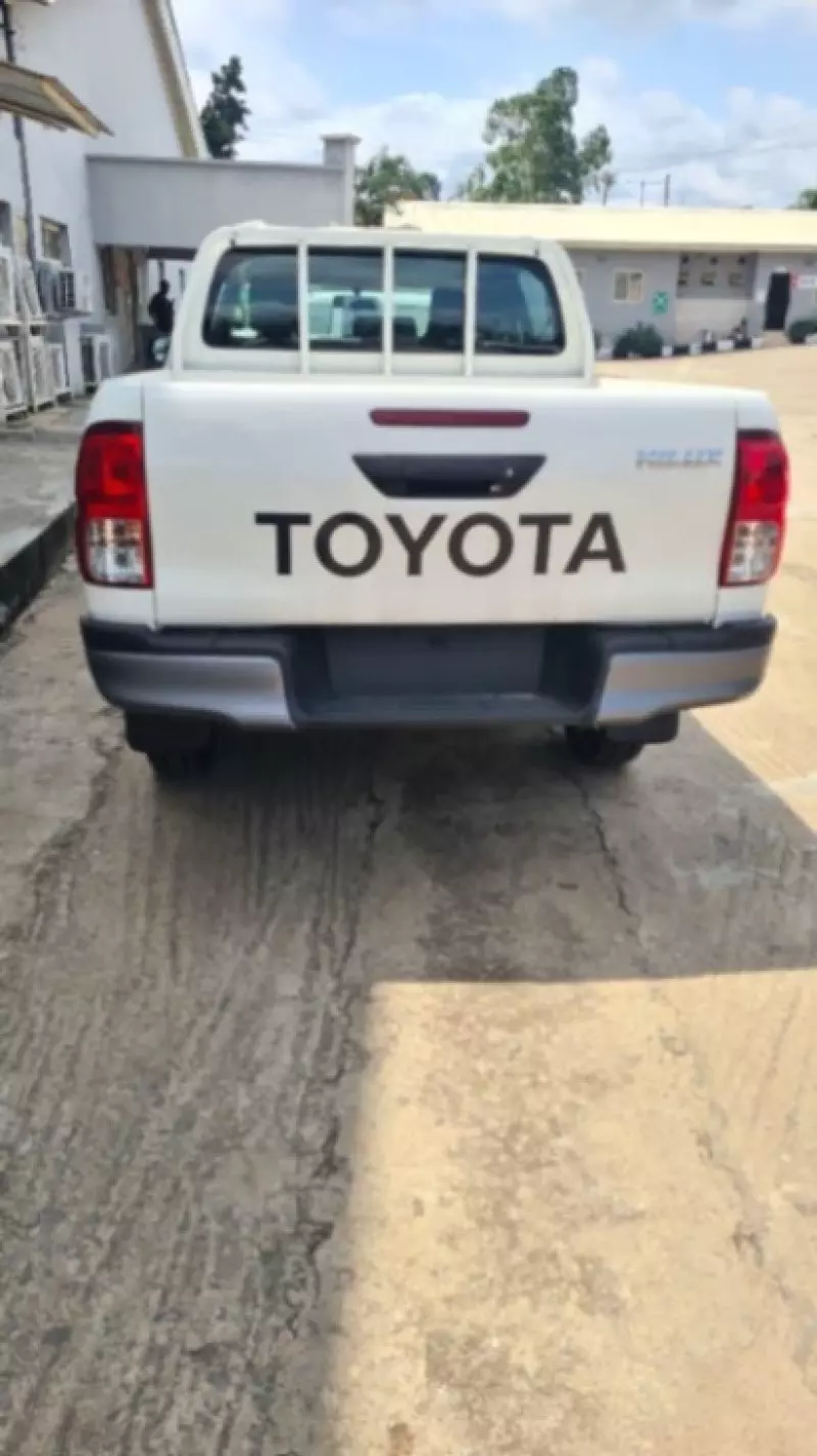 Toyota Hilux   - 2025
