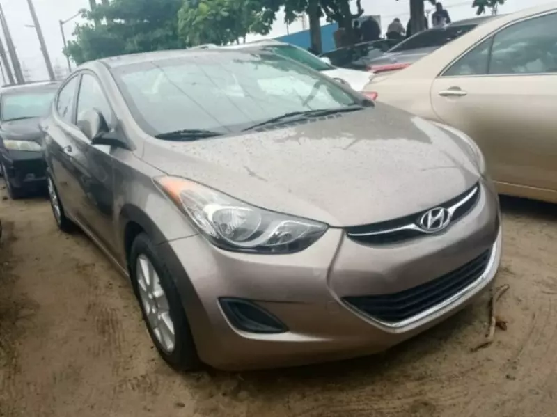 Hyundai Elantra   - 2013