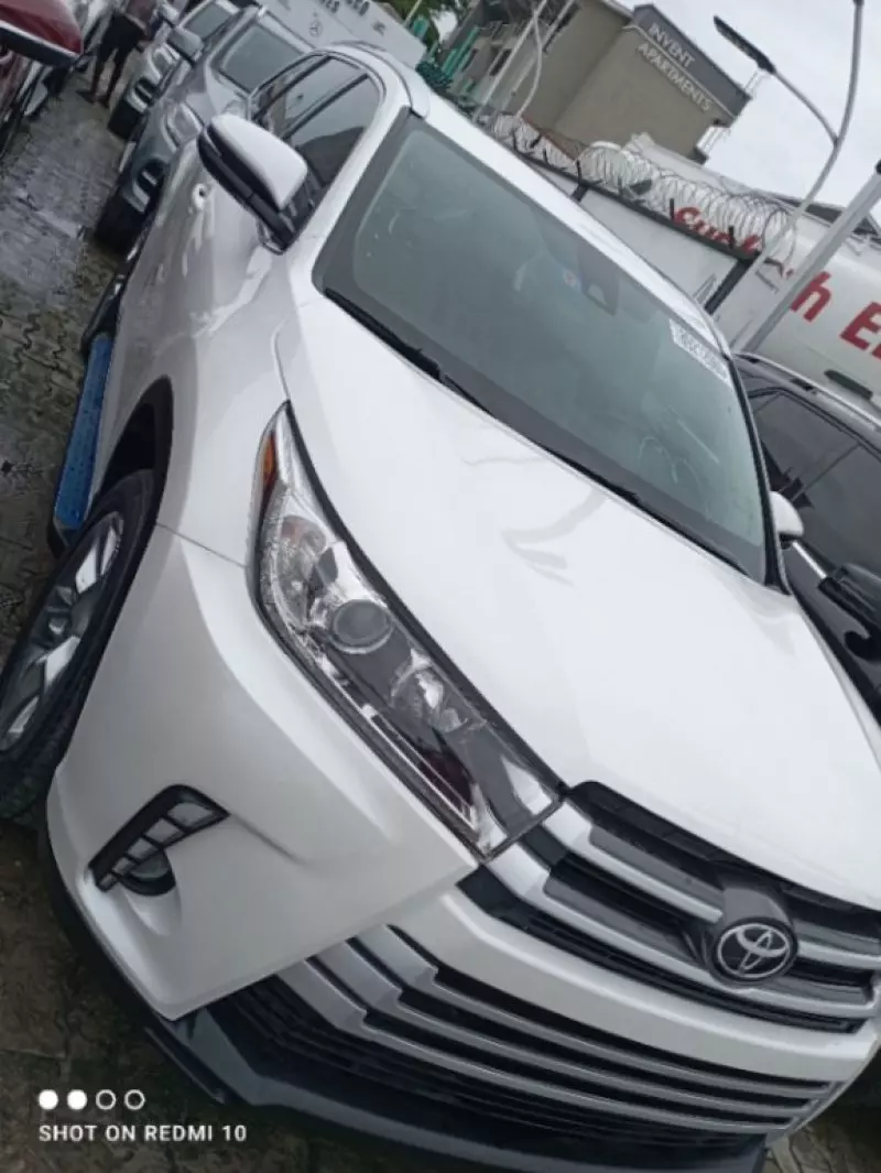 Toyota Highlander   - 2017