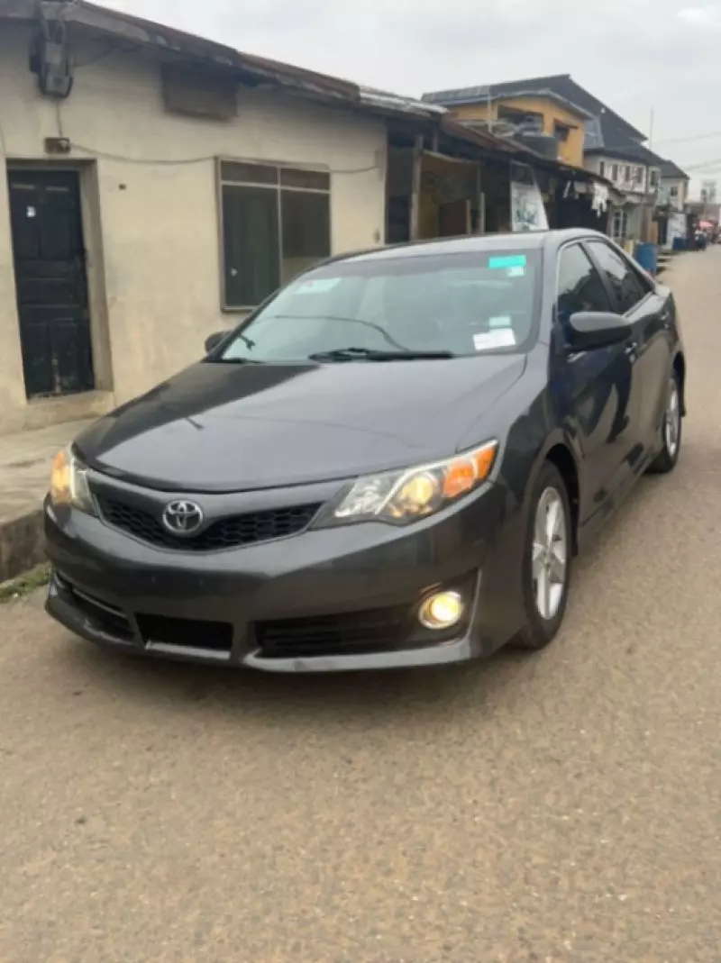 Toyota Camry - 2012