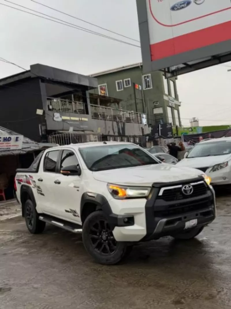 TOYOTA Hilux - 2021