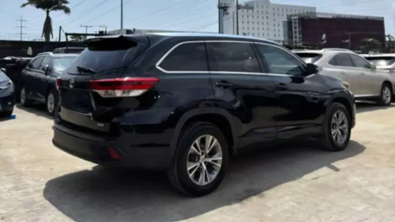 Toyota Highlander   - 2015