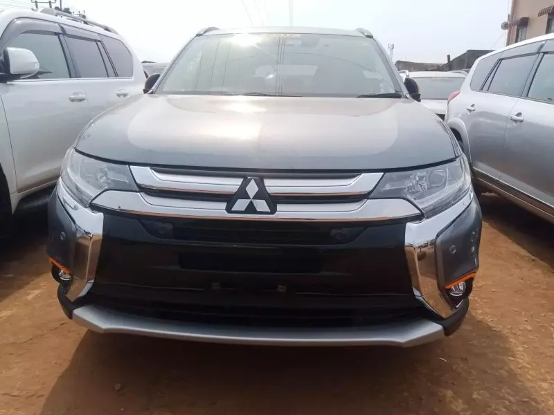 Mitsubishi OUTLANDER   - 2017