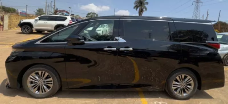 Toyota Noah   - 2018