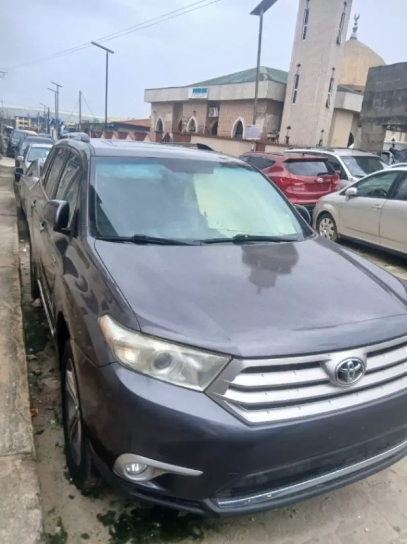 Toyota Highlander   - 2012