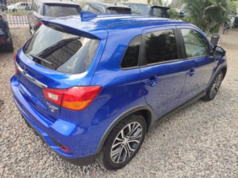 Mitsubishi OUTLANDER   - 2017