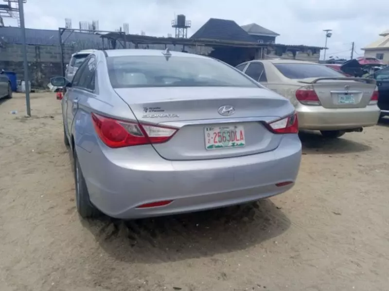 Hyundai Sonata   - 2012