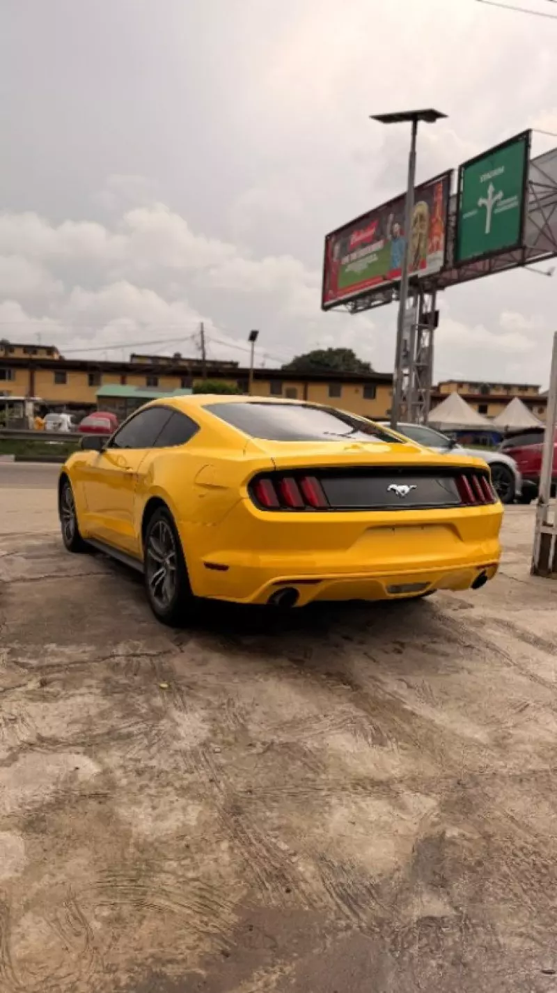 Ford Mustang   - 2016