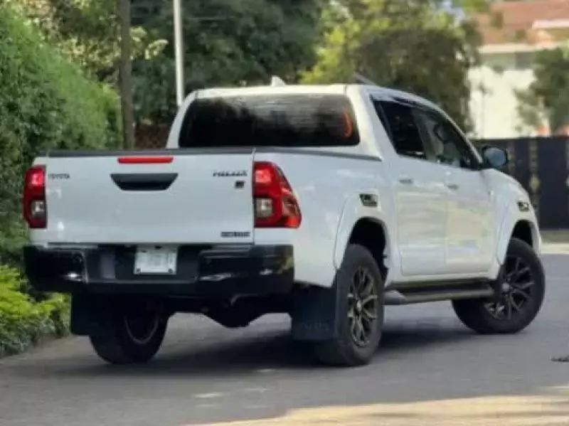 Toyota Hilux   - 2022