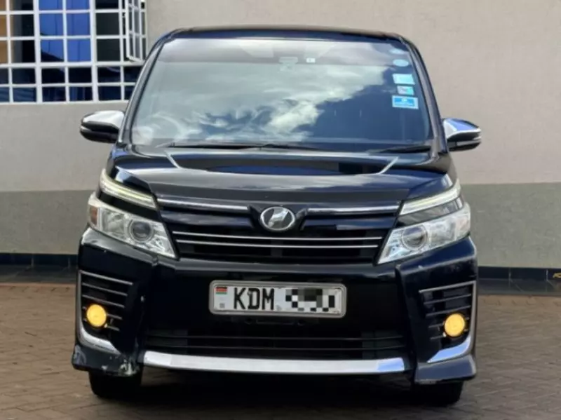 TOYOTA Voxy    - 2016