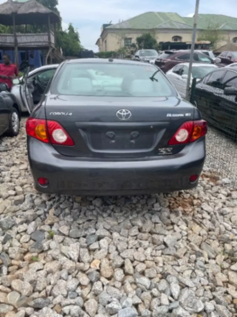 TOYOTA Corolla   - 2010
