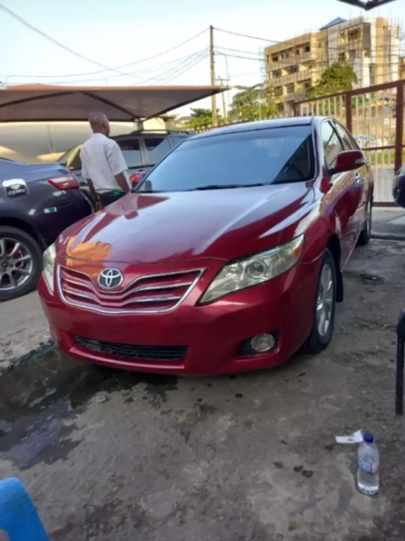 Toyota Camry   - 2011