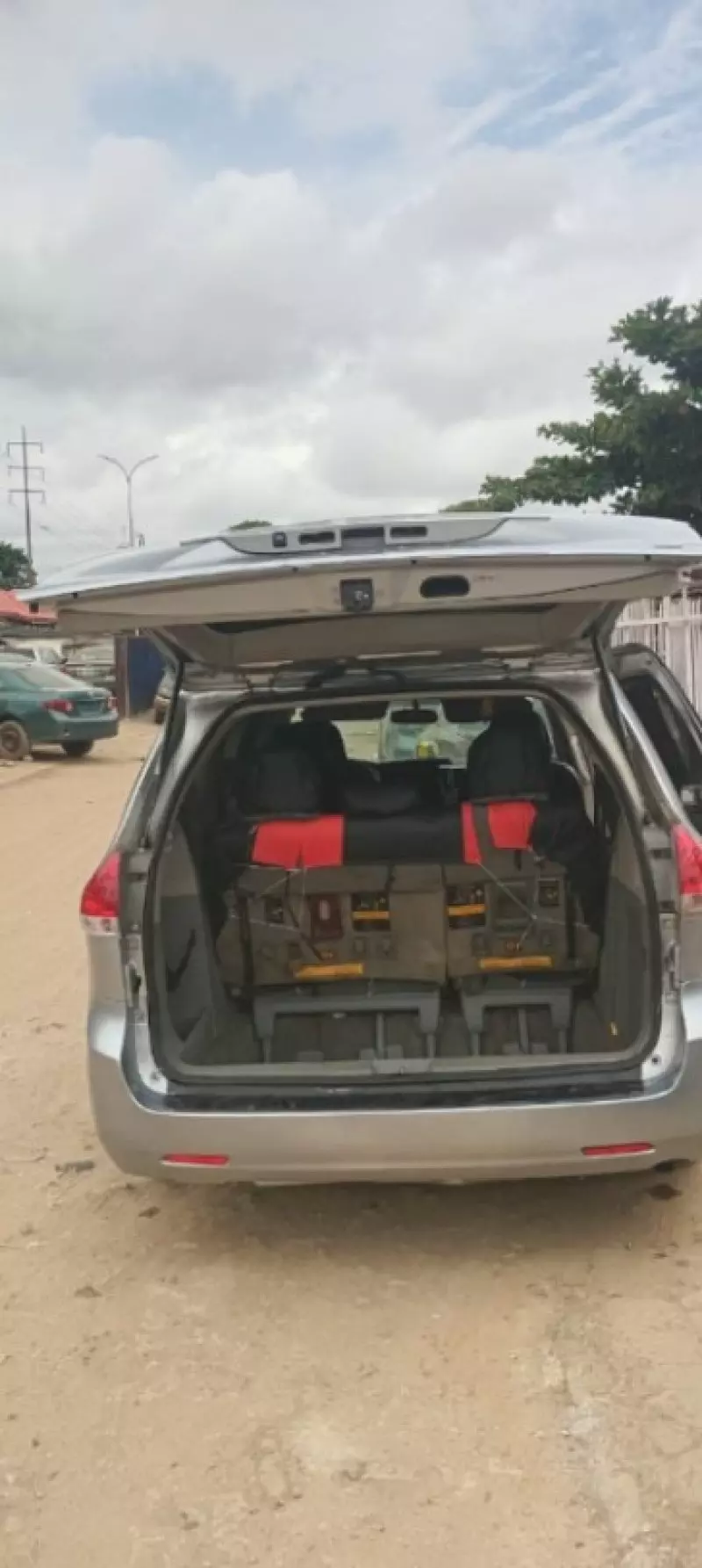 TOYOTA Sienna   - 2011