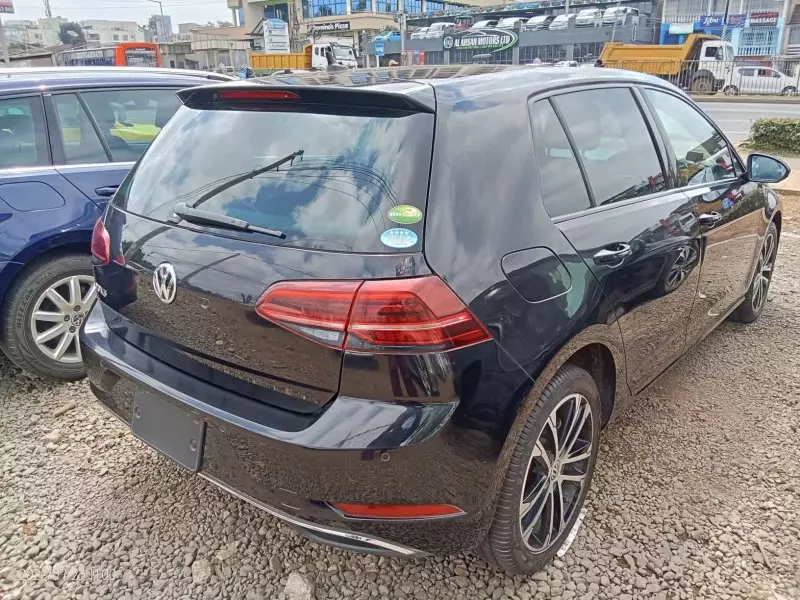 Volkswagen Golf   - 2019