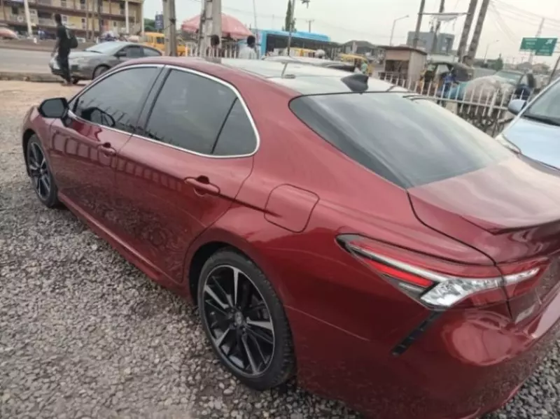 Toyota Camry   - 2018