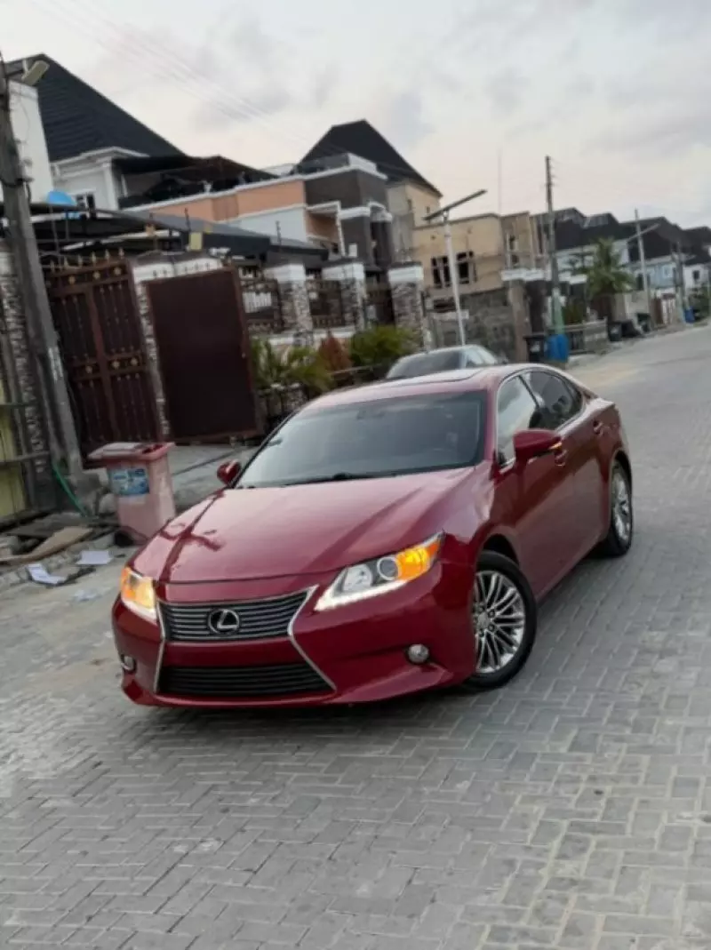 Lexus ES   - 2014