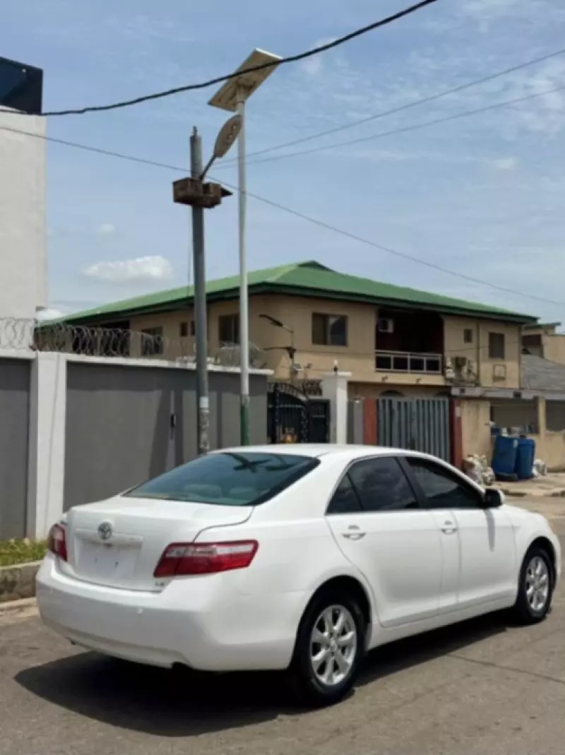Toyota Camry   - 2009