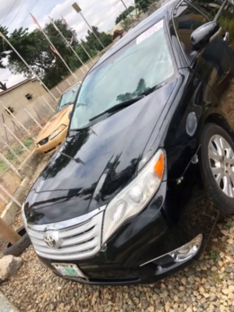 Toyota Avalon   - 2012
