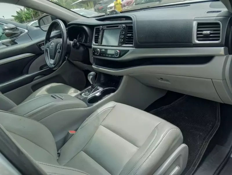 Toyota Highlander   - 2018