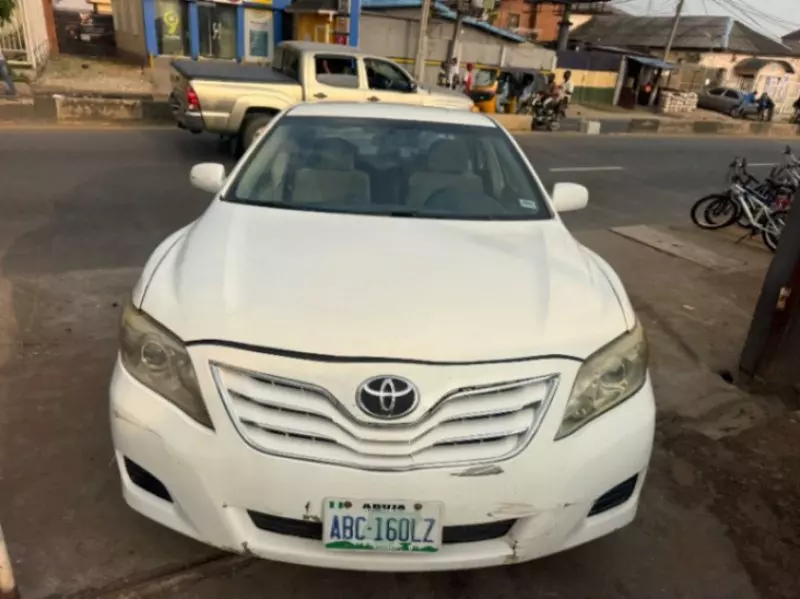 TOYOTA Camry   - 2010
