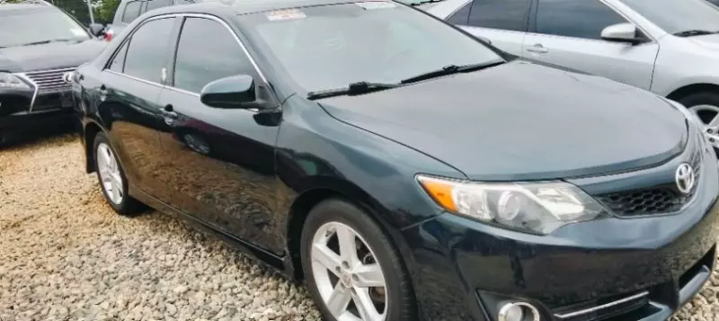 Toyota Camry   - 2013