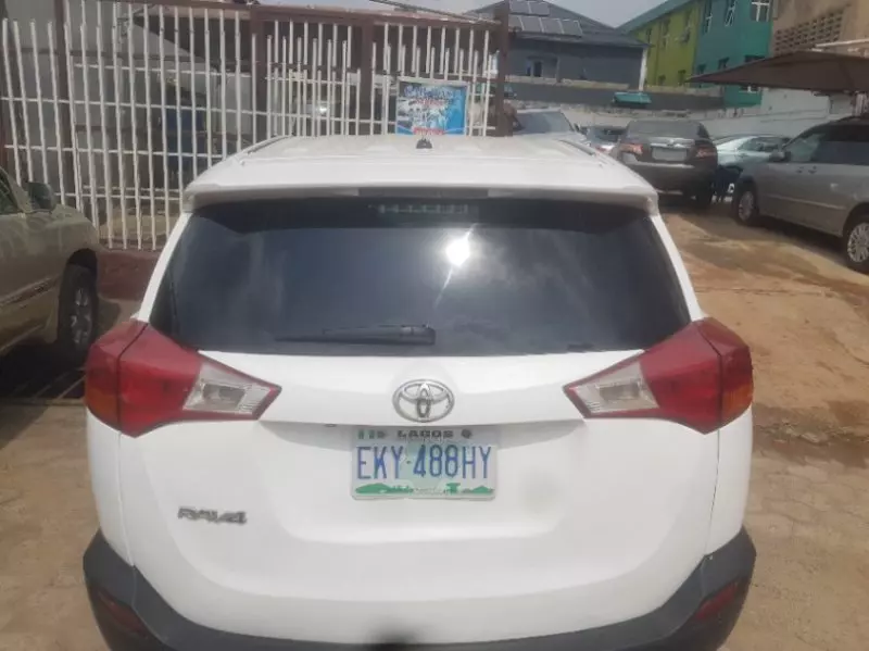 Toyota RAV 4   - 2015