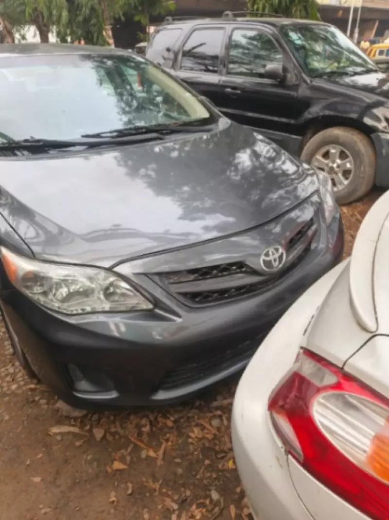 Toyota Corolla   - 2011